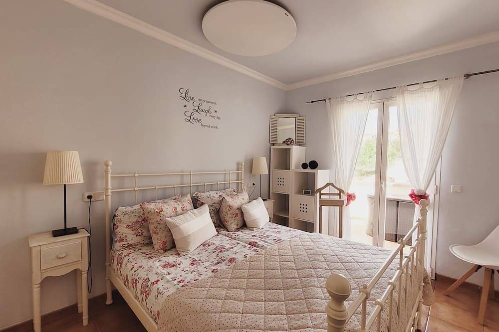 Nice holiday home with private pool, not far from the beach, free Wifi in Cala Anguila, Manacor