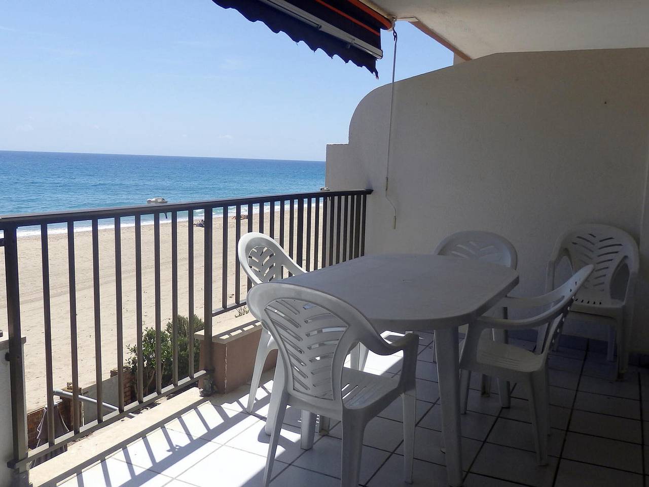 Ganze Wohnung, Meerblick Apartment - Terrasse & Klimaanlage in Cala dels Penyals (Miami Playa), Miami Playa