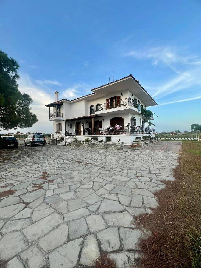 Location de vacances pour 10 personnes, avec vue et jardin dans Portes