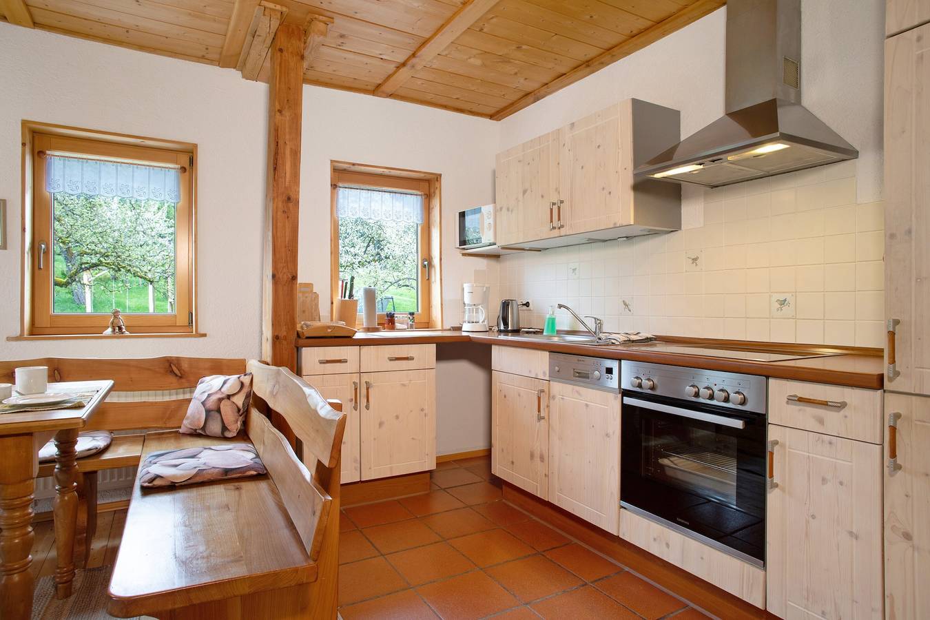 Ganze Wohnung, Ferienwohnung 'Schneckenhaus' mit Gemeinschaftsgarten, Balkon und Wlan in Ostrach, Region Bodensee-Oberschwaben
