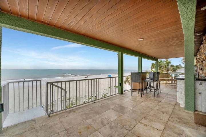 Vacation rental for 6 people, with balcony, kid friendly in Indian Rocks Beach