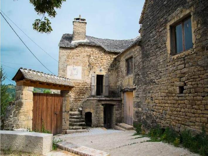 Appartement de vacances pour 7 personnes, avec terrasse et piscine ainsi que jacuzzi et jardin