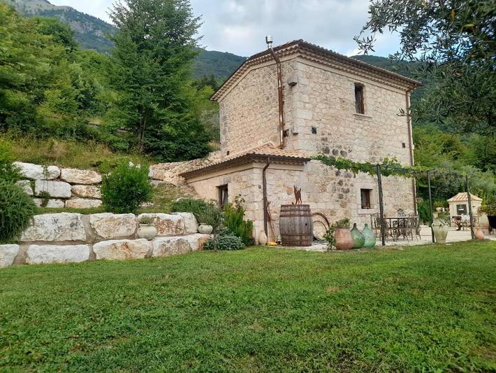 Casa vacanza per 5 persone, con panorama e giardino nonché terrazza, con animali domestici in San Donato Val di Comino