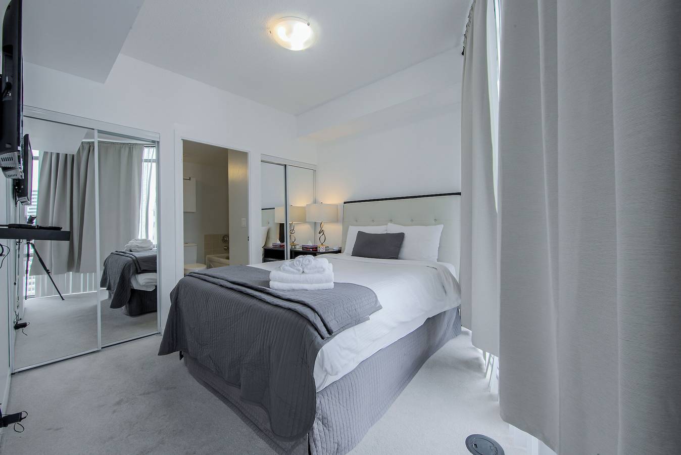 Apartamento vacacional entero, Condominio familiar de 1 habitación en el centro de Toronto Bay St cerca del hospital Sick Kids, Tmu in Toronto, Lago Ontario (Kanada)