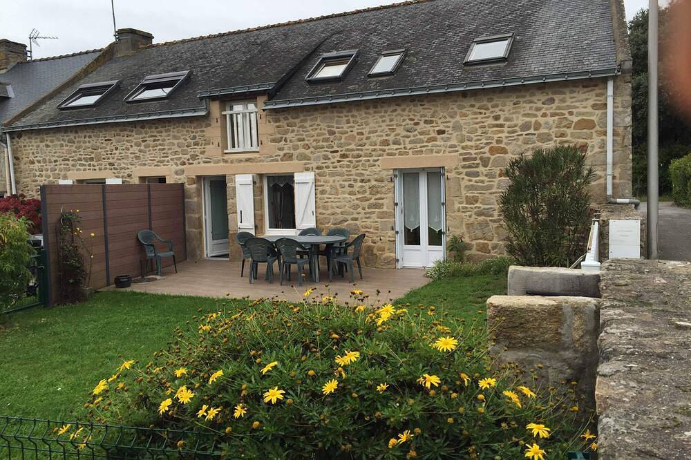 Steinhaus befindet sich 50 m Thalassotherapie, 100 m Crouesty Hafen und 300 m Strand in Kerjouanno, Arzon