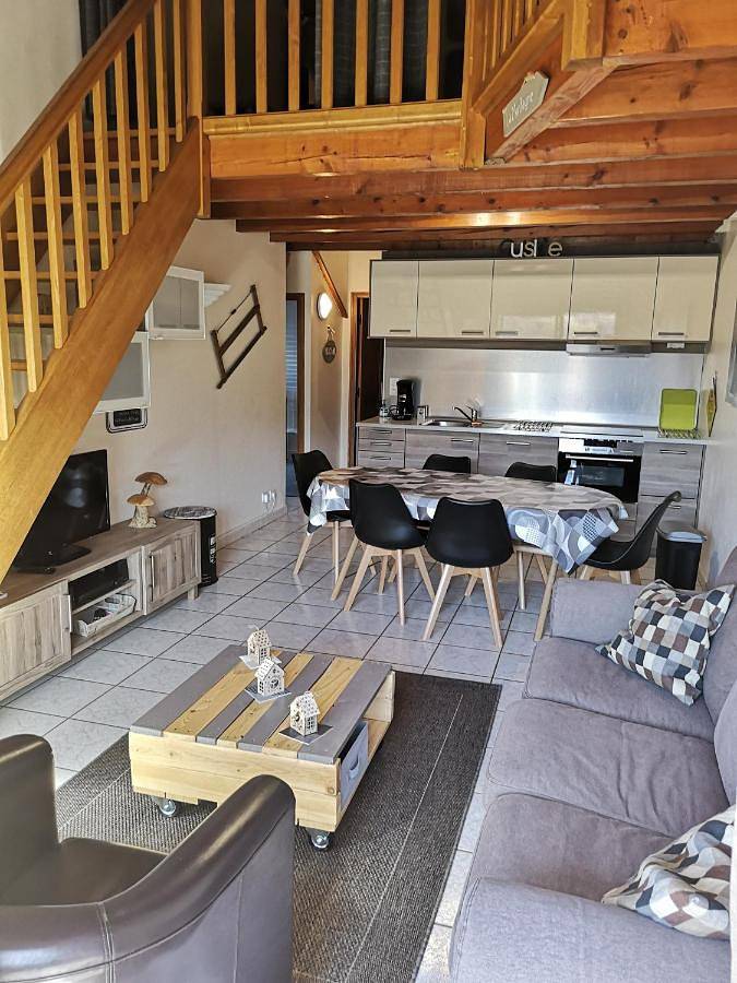 Gîte pour 6 personnes, avec Balcon et Terrasse ainsi que Vue sur le lac et Vue à Baratier