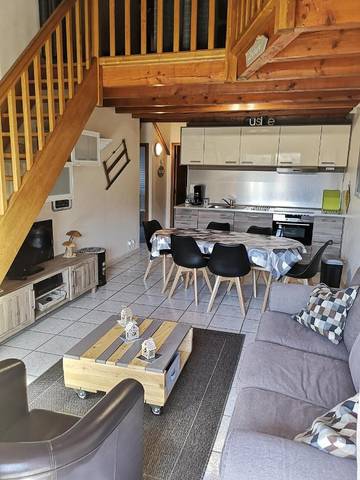Gîte pour 6 personnes, avec vue ainsi que vue sur le lac et balcon, adapté aux familles à Baratier