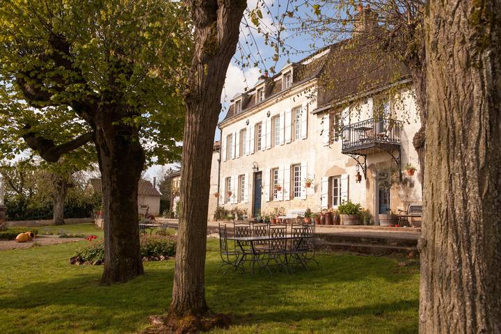 Chambre avec petit déjeuner pour 4 personnes, avec terrasse et piscine, adapté aux familles à Tournus