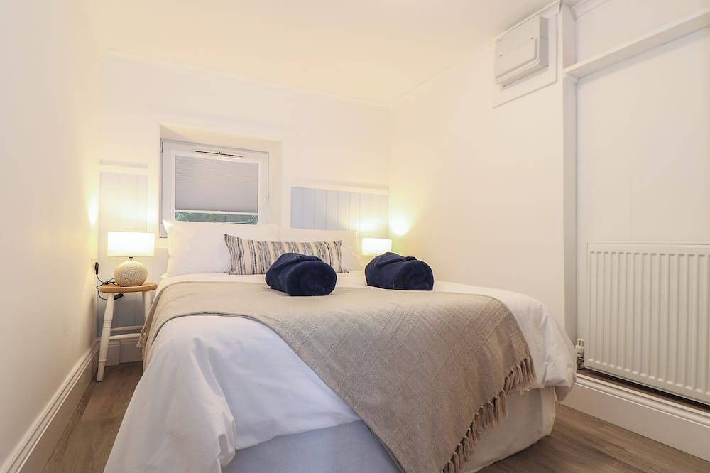 Harbour Studio, pet friendly in Sennen Cove in Sennen, Cornwall
