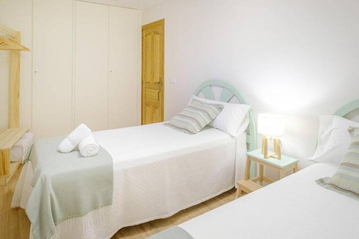 Location de vacances pour 12 personnes, avec terrasse ainsi que vue et jardin à Biescas - 3