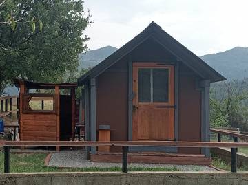 Gîte pour 2 personnes, avec jardin ainsi que piscine et terrasse en Ardèche