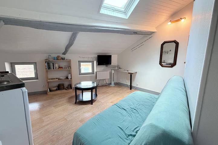 Apartamento entero, Fully furnished and equipped studio apartment, right in the town center in Limoges, Región de Limoges