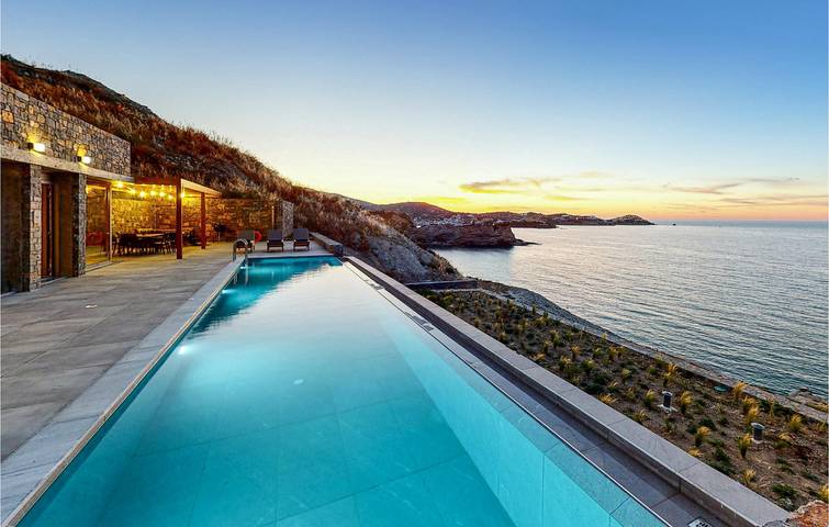 Location de vacances pour 6 personnes, avec piscine ainsi que jardin et terrasse dans Agia Pelagia - 2