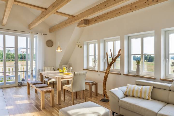 Villa 'Ferienhaus Residenz am Vulkanradweg' mit Terrasse, Garten & Wlan in Grebenhain, Vogelsberg Region