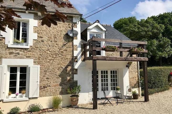 Gîte pour 4 personnes, avec balcon ainsi que jacuzzi et jardin à Les Champs-Géraux