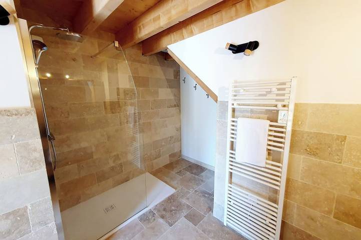 Location de vacances pour 4 personnes, avec jardin ainsi que terrasse et jacuzzi à Gilly-lès-Cîteaux - 3