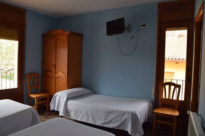 Zimmer 'Triple Con Balcón' mit Balkon und Wi-Fi in Villarluengo, Teruel und Umgebung