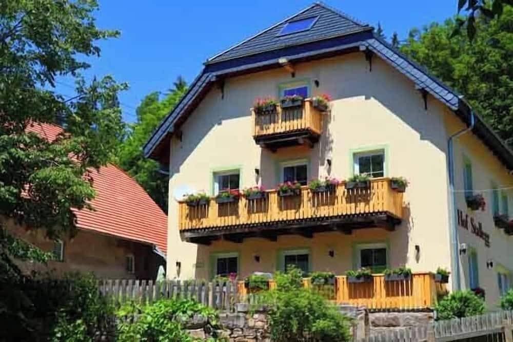 Luxury vacation apartment for families with friends or grandparents, dogs also welcome in Göschweiler, Löffingen