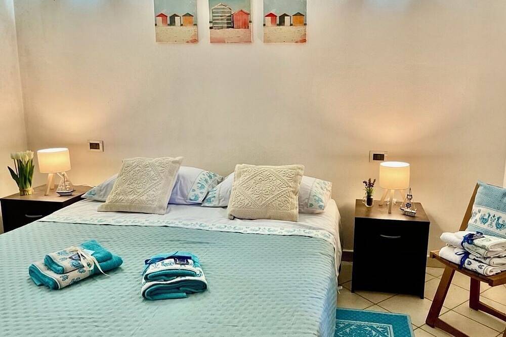 Delightful apartment a stone's throw from the sea and the mountain. in Capoterra, Campidano
