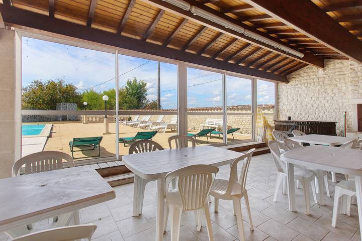 Bed and Breakfast 'D'hôtes' con piscina compartida, terraza compartida y Wi-Fi in Segonzac, Charente