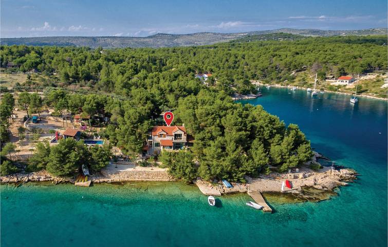 Charmantes Apartment, 2 km vom Strand entfernt: Gemütliches Apartment mit Pool und Terrasse in Milna, Brac