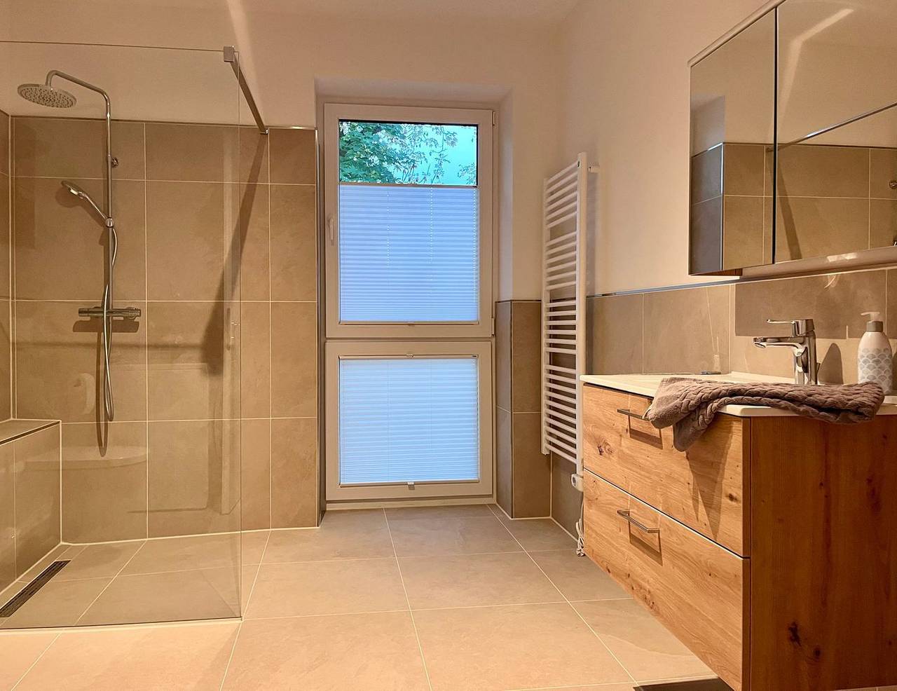 Ganze Wohnung, Moin und herzlich Willkommen im Apartment "Flutlicht" in Varel, Metropolregion Bremen-Oldenburg