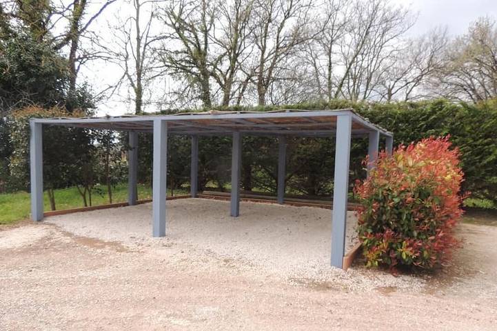 Location de vacances pour 4 personnes, avec terrasse et jardin à Pierrefeu-du-Var