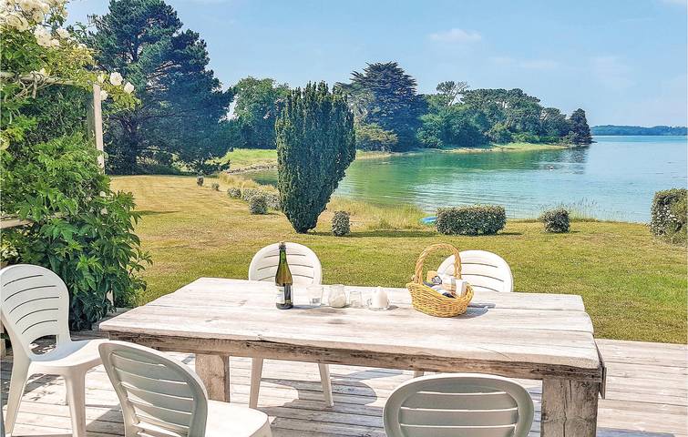 Maracana Beach Apartment with wi-fi & parking in Pont-l'Abbé, Quimper region