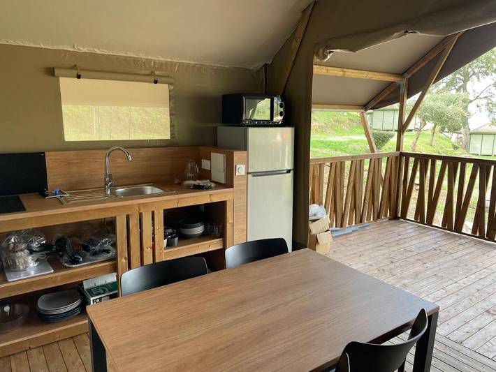 Tente pour 4 personnes, avec jardin ainsi que terrasse et vue en Corse - 2