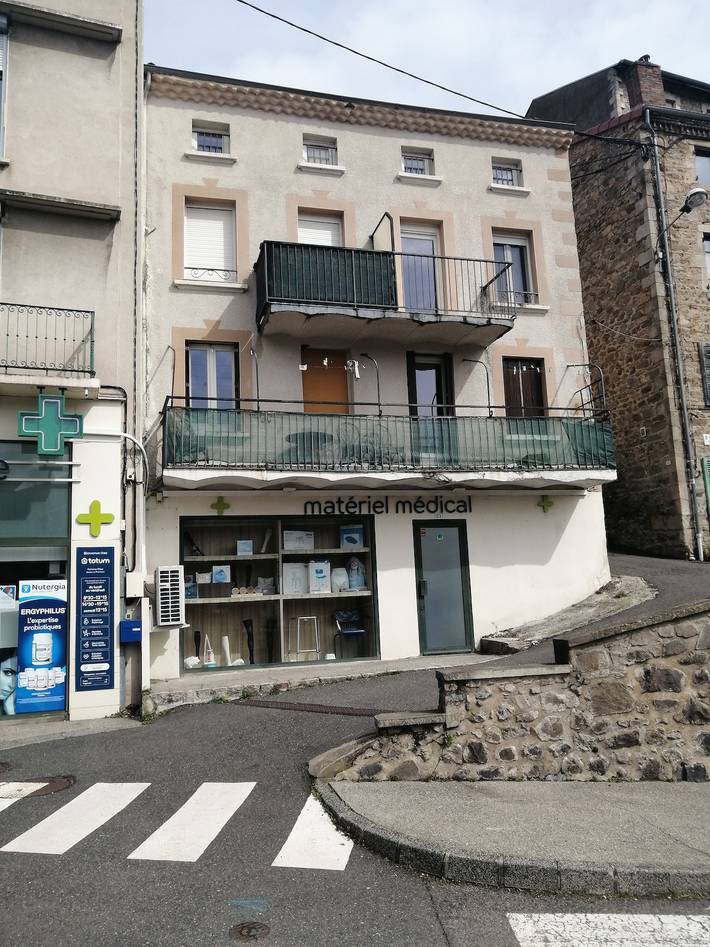 Gîte pour 5 personnes, avec balcon à Saint-Julien-Molin-Molette