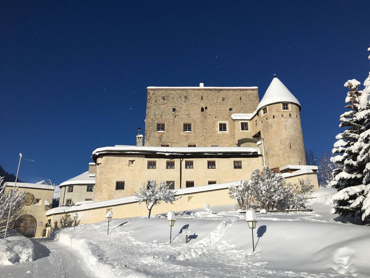 Ganze Ferienwohnung, Schloss Naudersberg - Ferienwohnung 1 in Nauderer Berge, Nauders