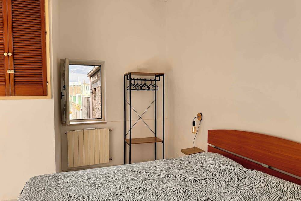 Alley 9 and 3 quarters: ground-floor building downtown in Gaeta, Latina Province