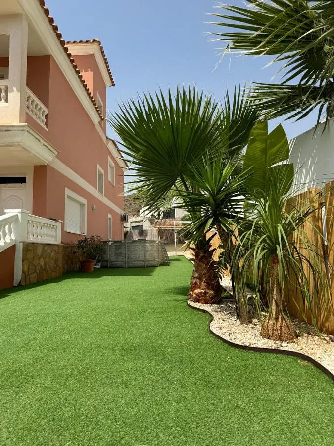 Casa de vacaciones para 15 personas, con piscina y vistas además de balcón y jardín - 1