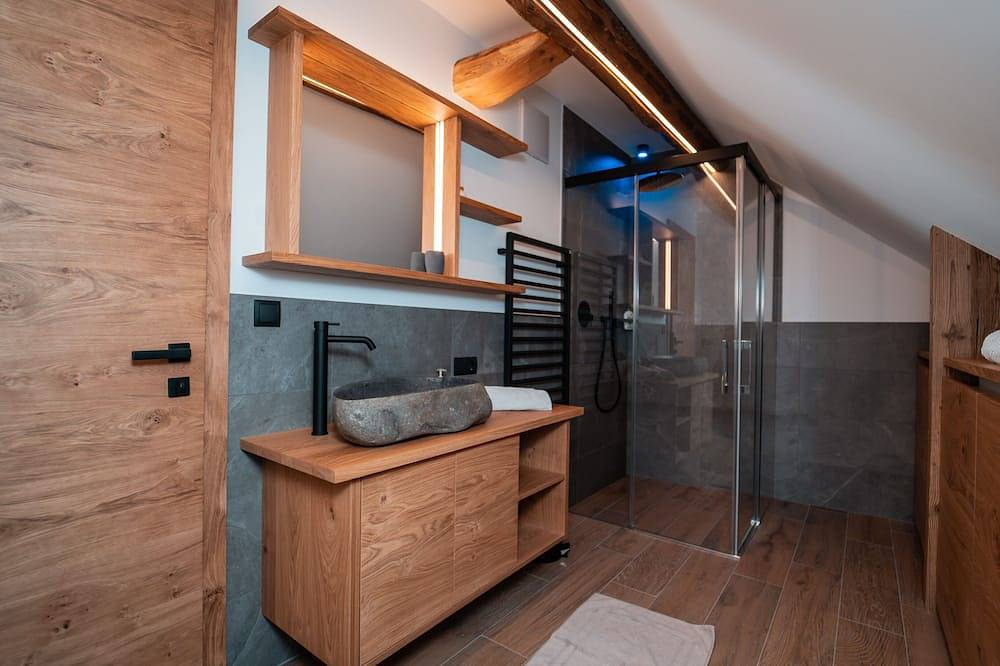 Ganze Wohnung, Alpin Apartment - mit Open Air Jacuzzi & Infrarotsauna! in St. Sigmund, Kiens