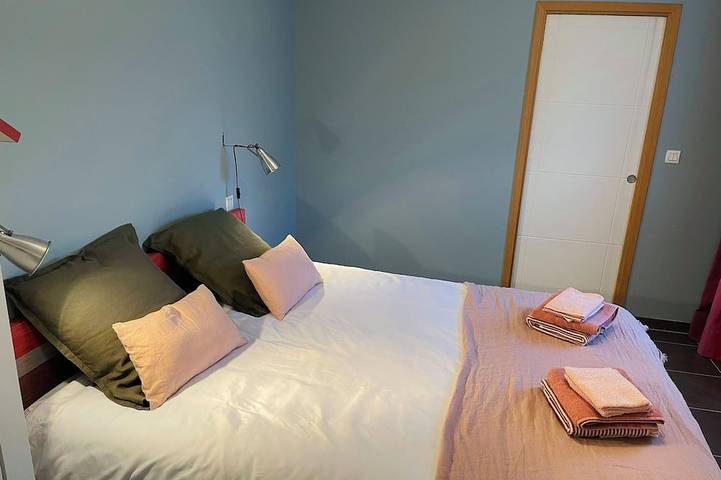 Location de vacances pour 13 personnes, avec terrasse et jardin dans Plage Saint-Colomban - 3