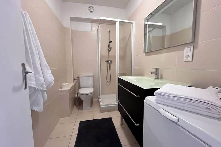 Ganze Wohnung, Studio Colonel à Rochefort - Proche Thermes + Parking privé 🚗 in Rochefort, Rochefort und Umgebung