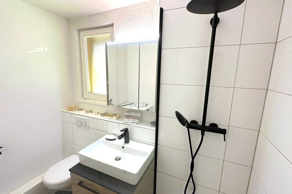 Ganze Wohnung, Swisshut Stunning Views Alps & Lake - Apart. Staat 22 in Hilterfingen, Thunersee