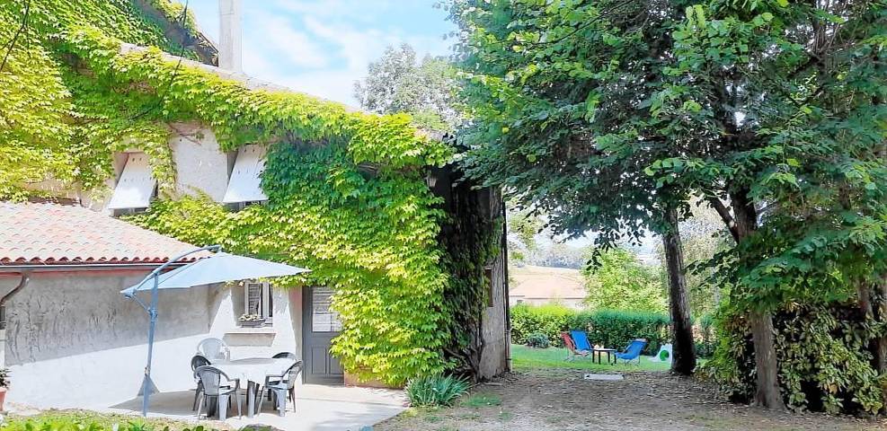 Gîte pour 4 personnes, avec jardin à Villeneuve-de-Marc