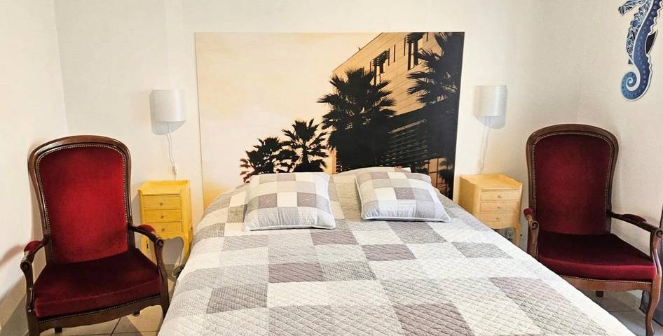 Gîte pour 2 personnes, avec Jacuzzi ainsi que Terrasse et Jardin