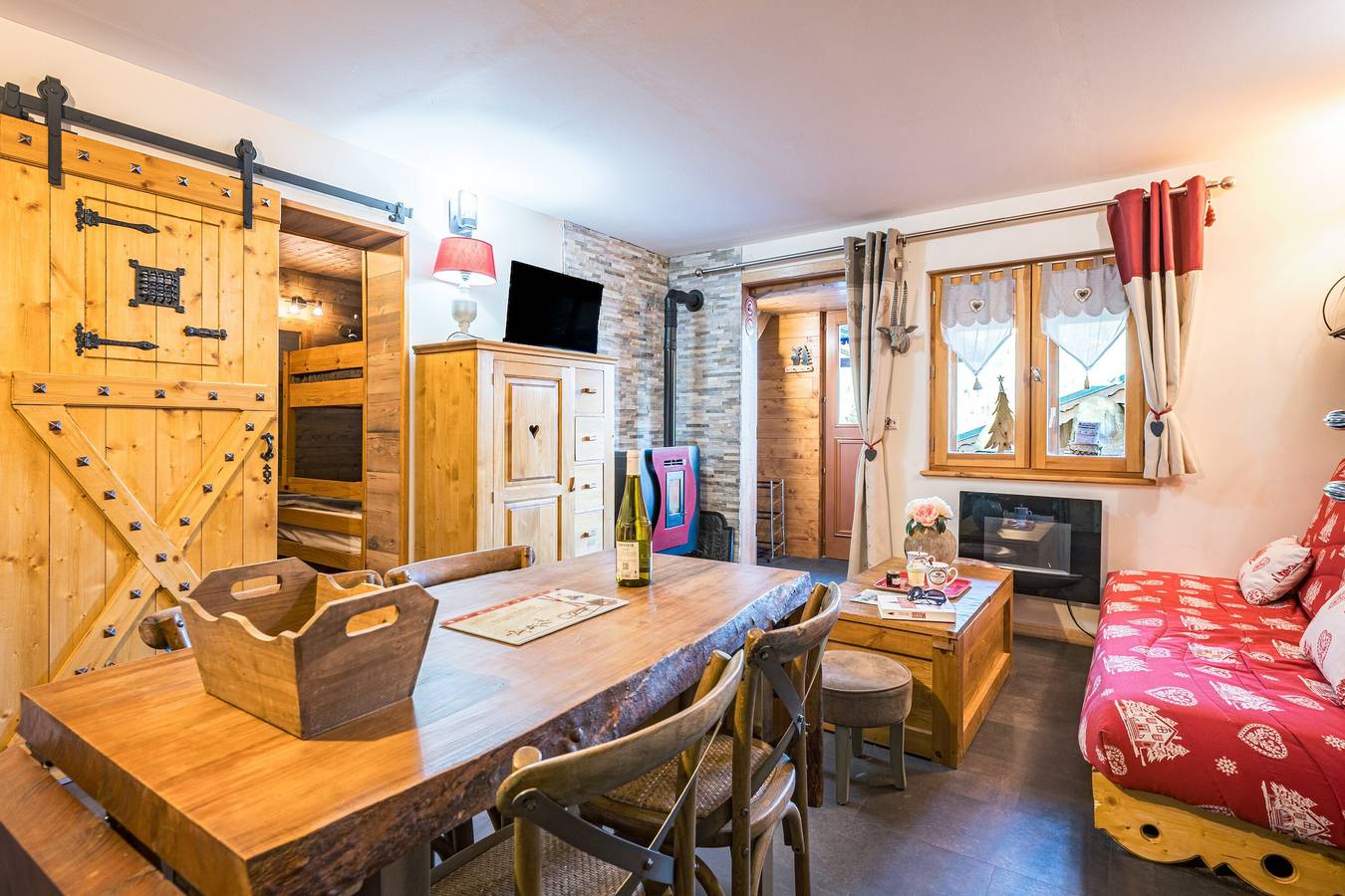Apartamento entero, Apartamento 'Bas De Lout'Chi Valfréjus' con vistas a la montaña, terraza privada y Wi-Fi in Valfréjus, Modane