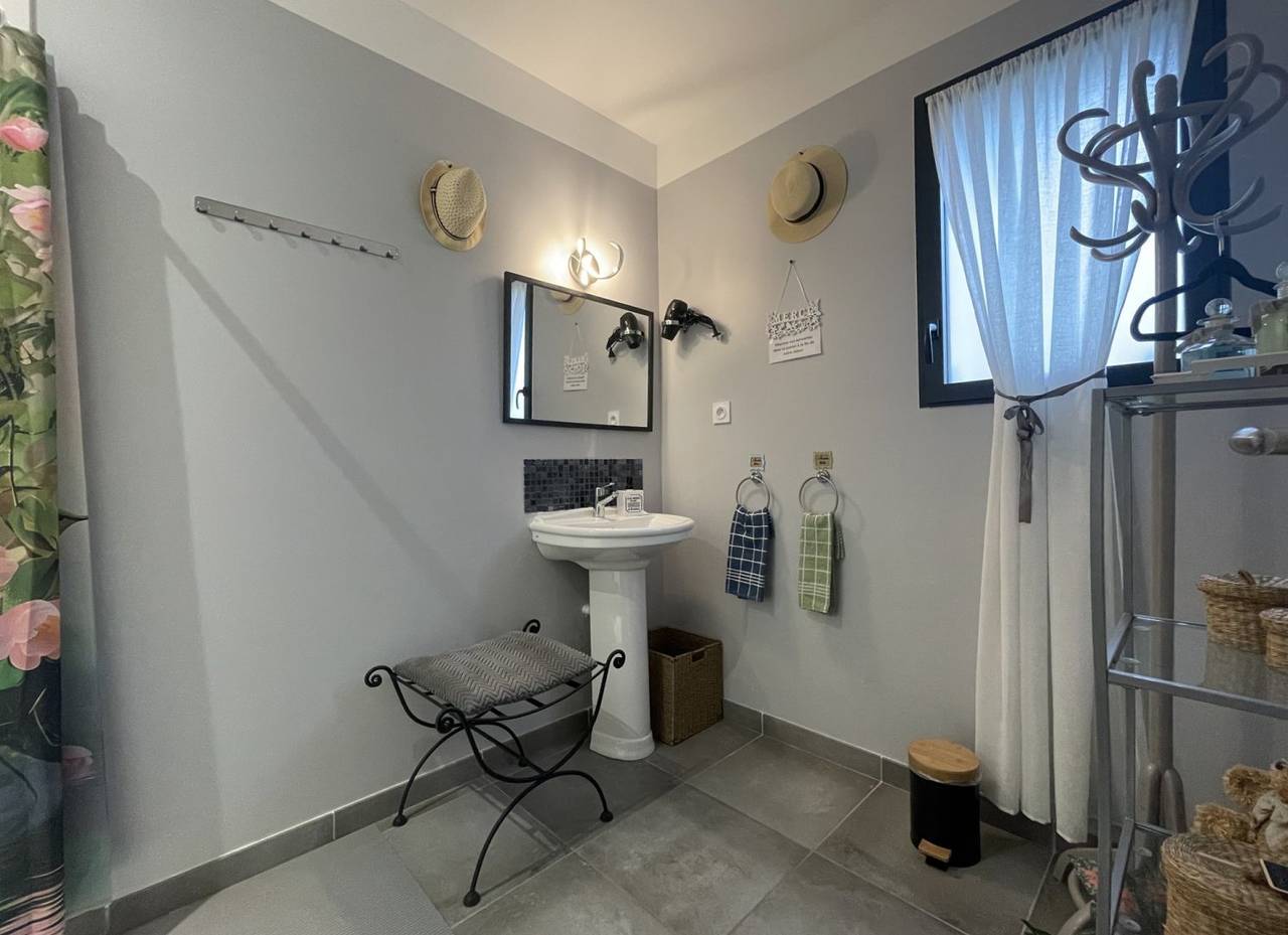 À 4.5 km du Puy du Fou, bienvenue aux chambres du vallon - Chambre Bleue in Chambretaud, Vallée de la Loire