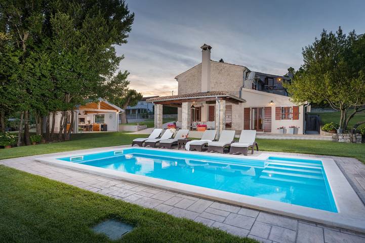 Ferienhaus für 8 Personen, mit Garten und Pool in Buzet