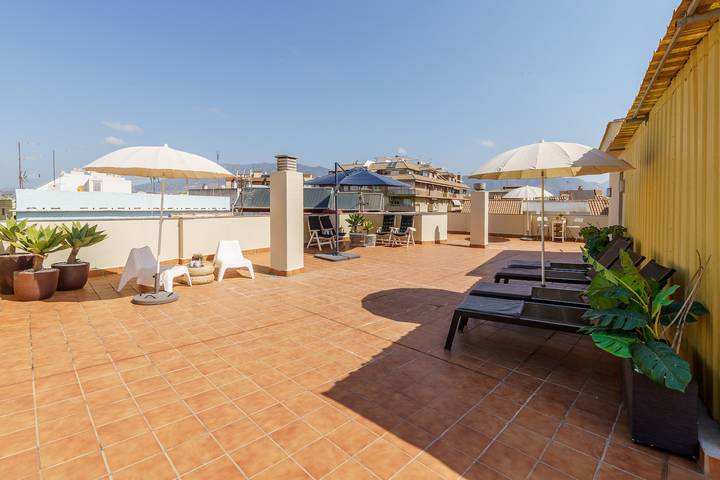 Entire apartment, Apartment 'Penthouse Victoria' with Sea View, Wi-Fi and Air Conditioning in Fuengirola Centre, Fuengirola