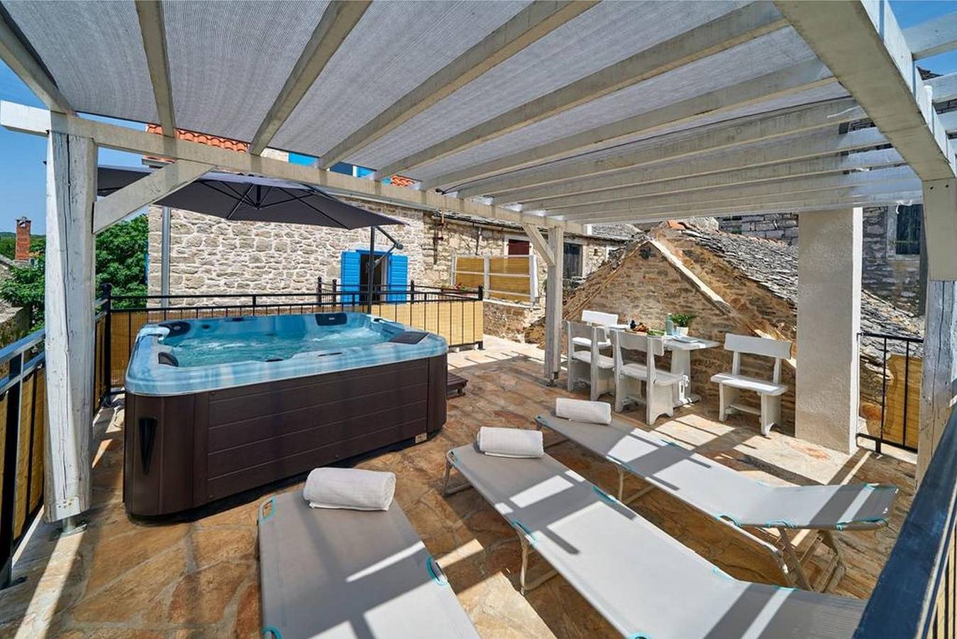 Ferienhaus mit privatem Whirlpool in Grohote, Solta