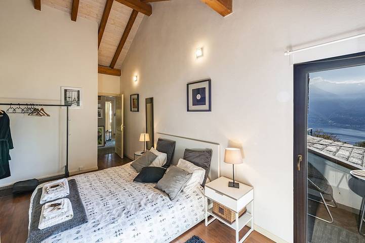 Ferienhaus für 9 Personen, mit Balkon und Terrasse sowie Garten