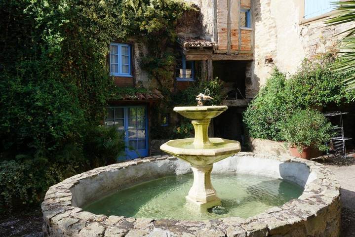 Location de vacances pour 6 personnes, avec jardin ainsi que vue et piscine à Le Ségur