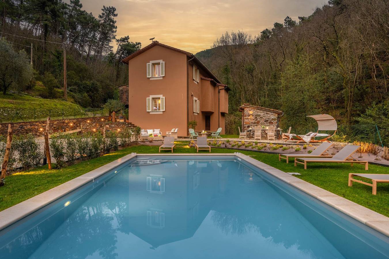Villa for 8 Guests in Lucca, Italian Riviera