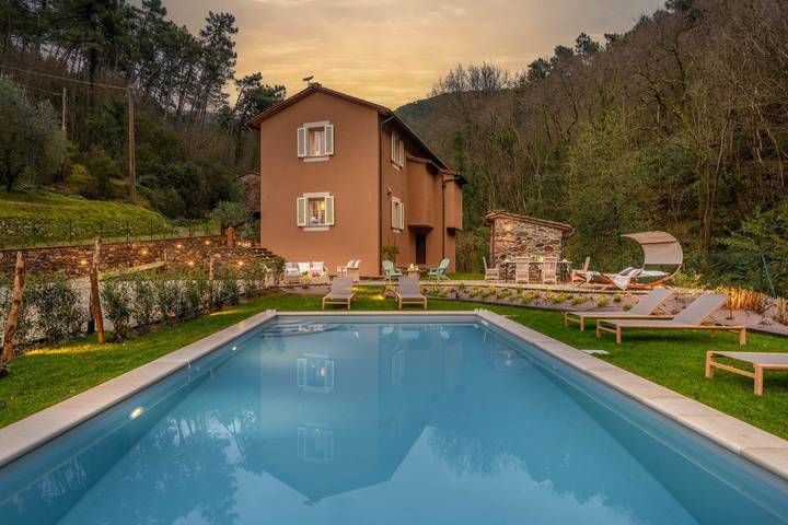 Villa with pool for 8 people, with garden in Lucca