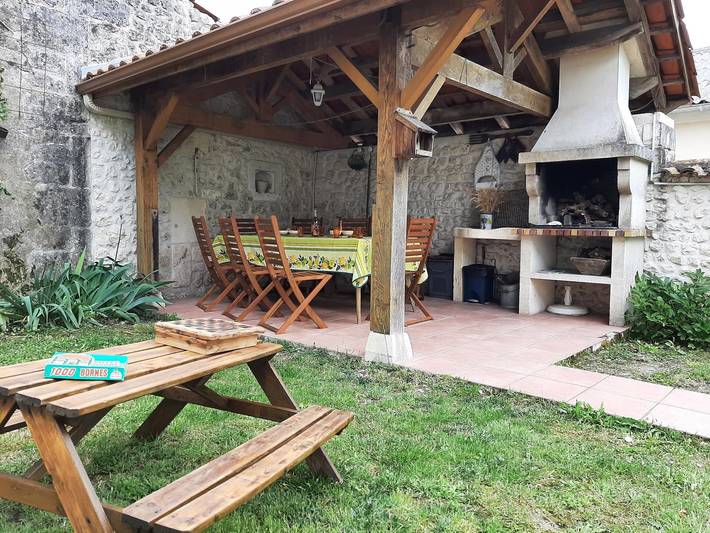 Vakantiehuis voor 9 personen, met Terras en Tuin in Charente