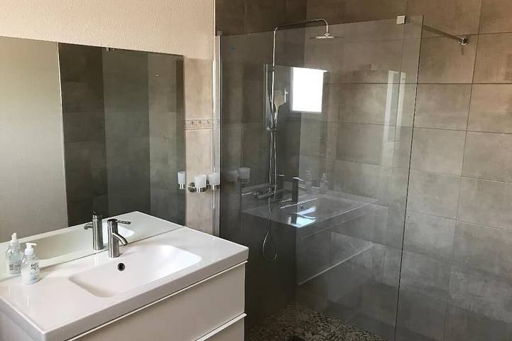 Elegante casa con jardín mediterráneo, barbacoa, piscina privada y clima. in Portiragnes, Côte d'Améthyste